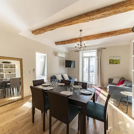 Wonderful 3 Bedrooms In The Heart Of Apartment *