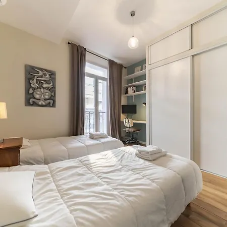 Wonderful 3 Bedrooms In The Heart Of Apartment *