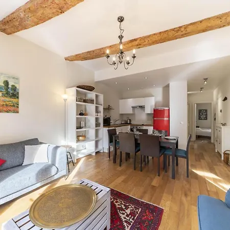 Wonderful 3 Bedrooms In The Heart Of Apartment *