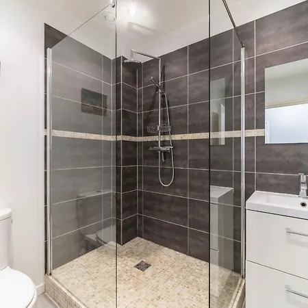 Wonderful 3 Bedrooms In The Heart Of *